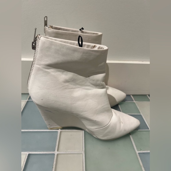 H&M white wedge 60s style gogo boots in white leather. - Picture 11 of 15